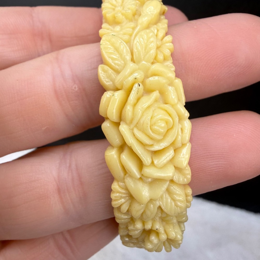 Vintage Molded Celluloid Floral‎ Bangle Bracelet Yellow Rose Daisy Resin 8"